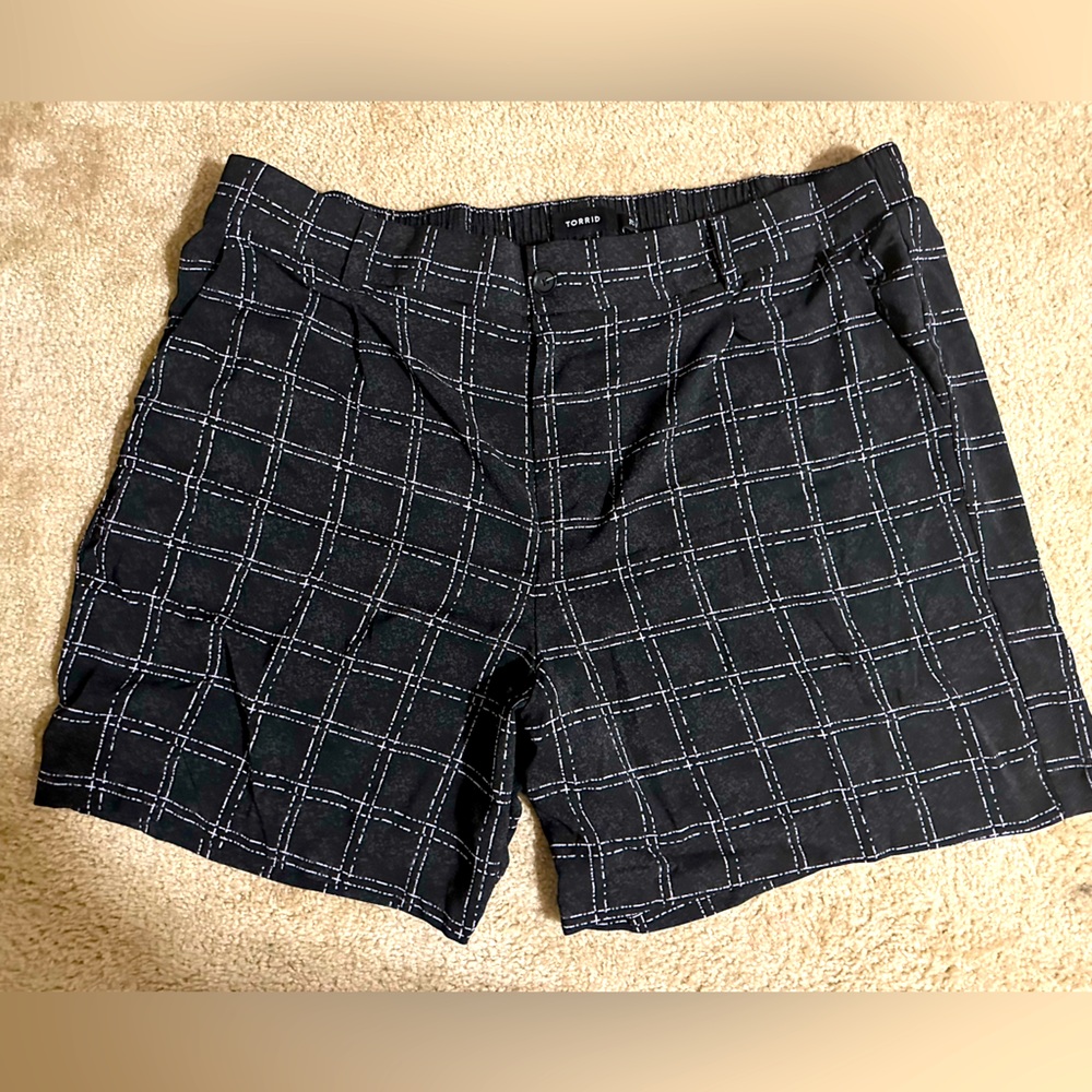 Super cute torrid shorts size 28